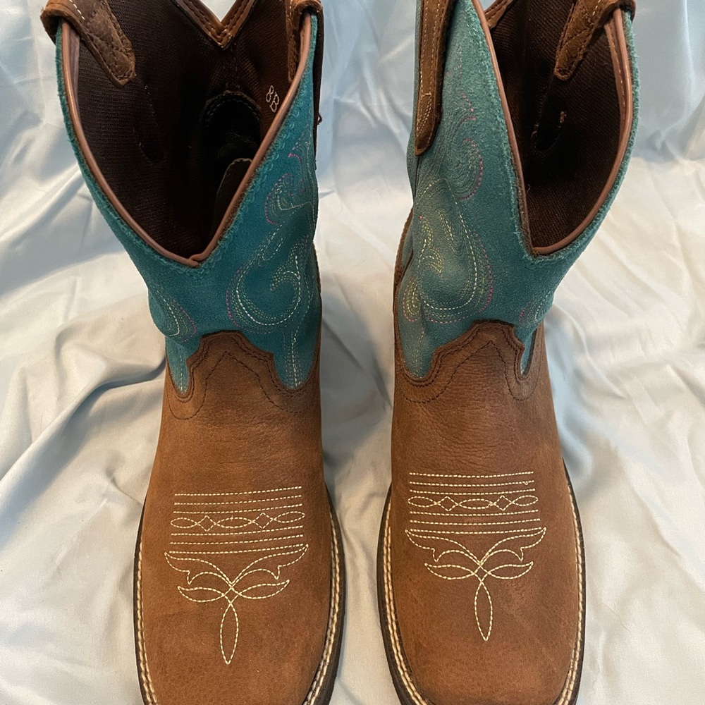 Ariat Fatbaby size 8 NWOT